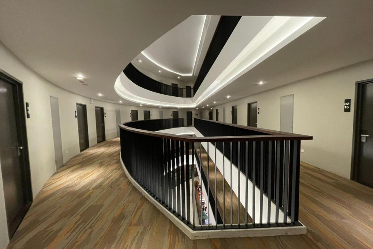 Roxy Hotel Serian Exteriér fotografie